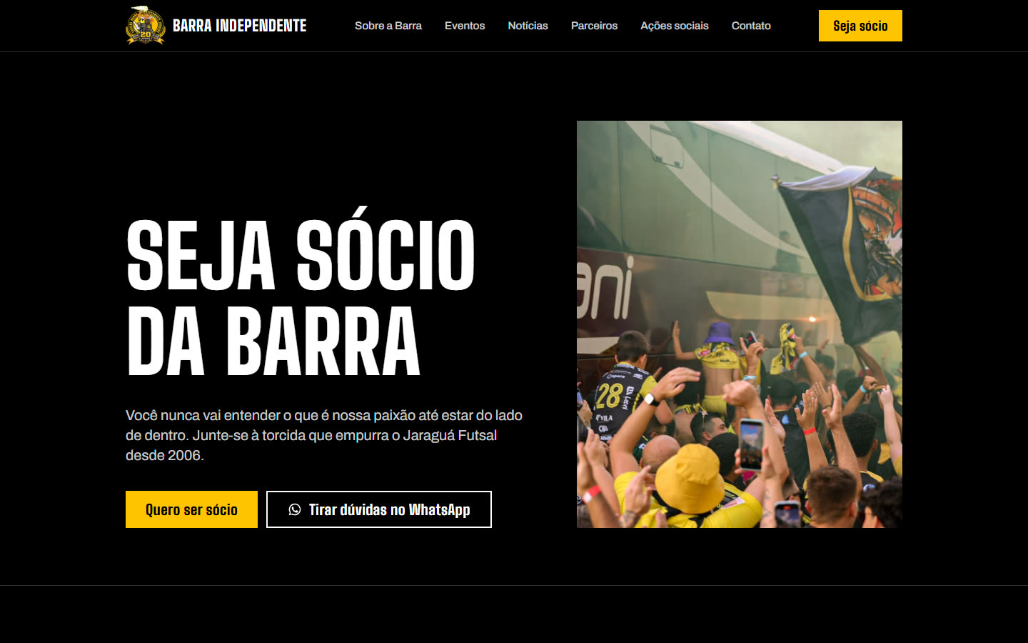 Página Seja sócio do novo site da Barra Independente, com título grande, foto da torcida e botões Quero ser sócio e Tirar dúvidas no WhatsApp